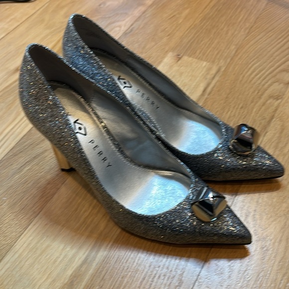 Katy Perry Heels Dellilah Jingle Pointed Toe Silver Glitter NWOB Size 6.5 - Picture 3 of 7